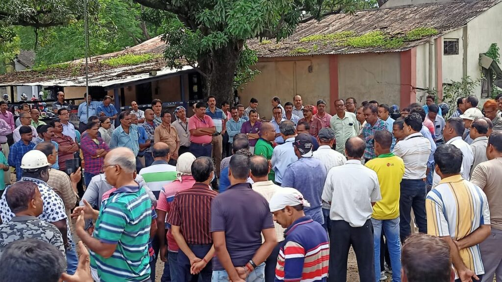 Durgapur Steel Plant workers of all 7 trade unions joins protest movement demanding respectable annual bonus & withdrawal of show cause letter